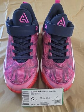 NWOB Nike Kids Basketball Sneakers in Pink and Navy - Giannis Immortality 4 SE
